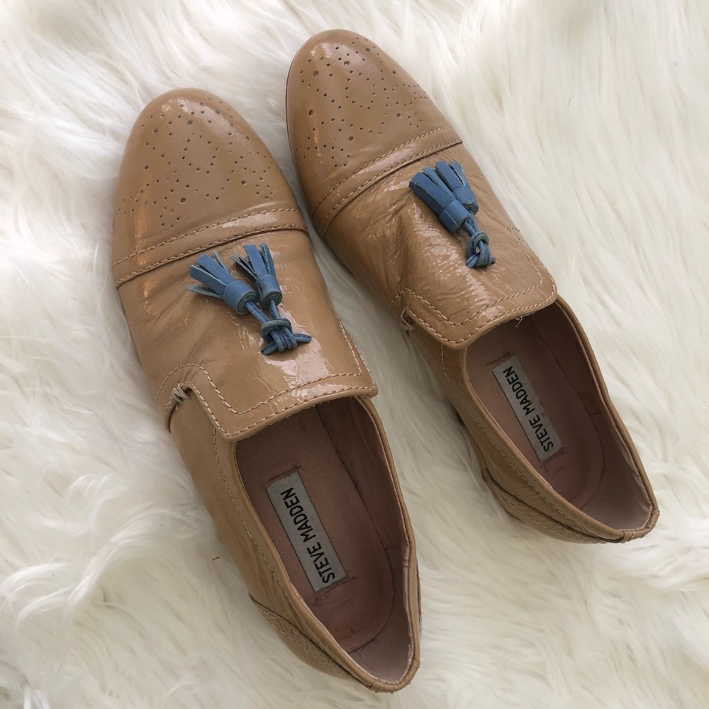 STEVE MADDEN NUDE LOAFER BLUE TASSELS